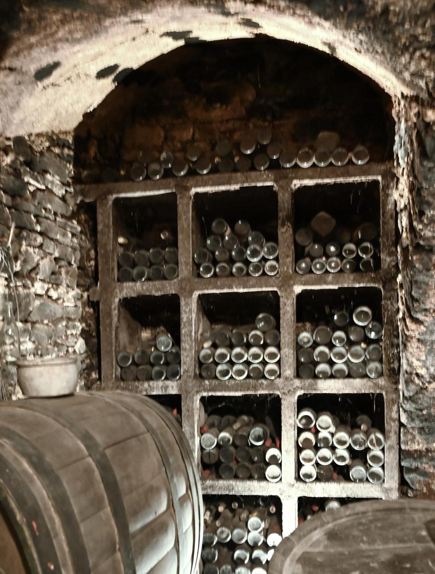 Wein- Und Sekthaus F.b.schoenleber Oestrich-Winkel